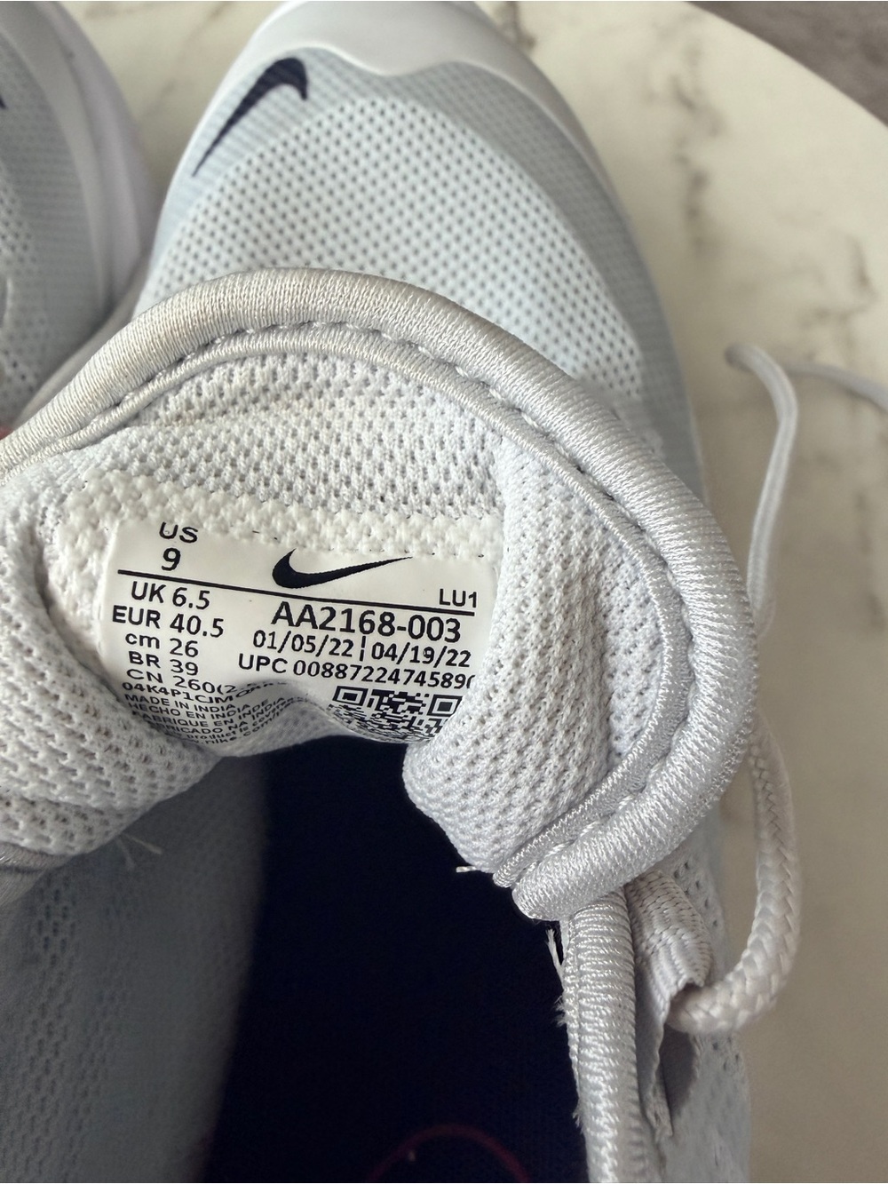 Nike Air Max Axis – Pure Platinum/Red – Women’s Size 9 - Picture 2 of 5